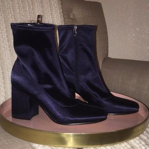 🦋Marc Fisher Satin Blue Block Heel Boots 🦋